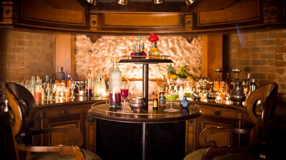 Trendy Cocktail Bars to Explore