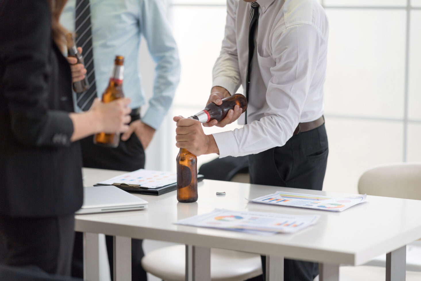 How to Handle Alcohol at Office Parties