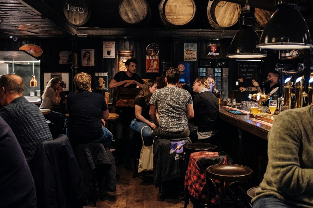 What Are the Benefits of Hosting a Trivia Night at a Pub or Bar