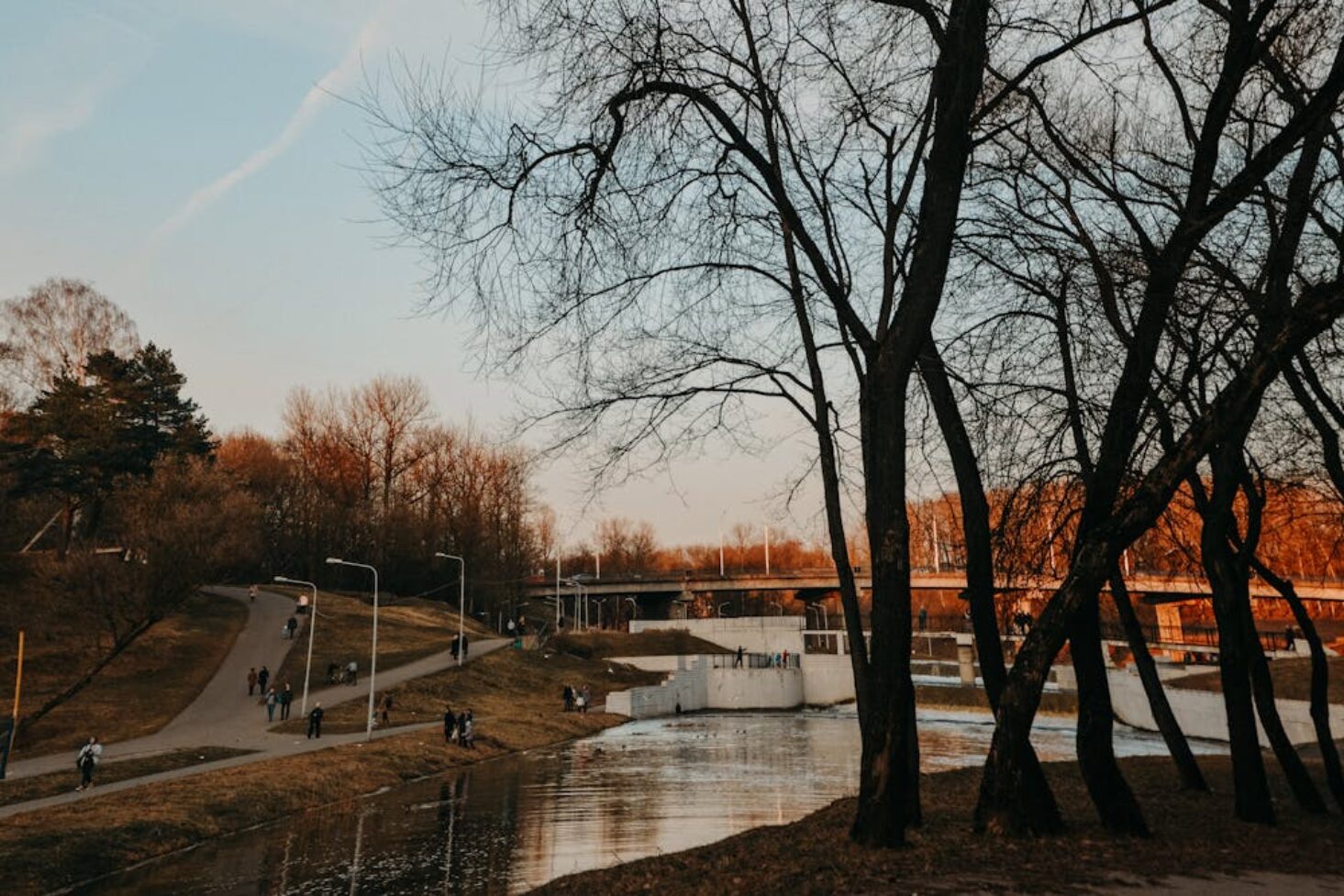 Riverside Walks In Bermondsey: Thames Path And Beyond